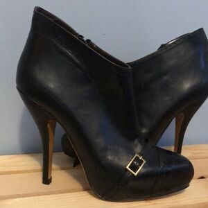 Cinti Italy Ankle boots Like New!